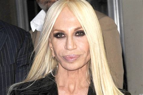 senza trucco donatella versace oggi|Com’è cambiata Donatella Versace: l’evoluzione di trucco, capelli .